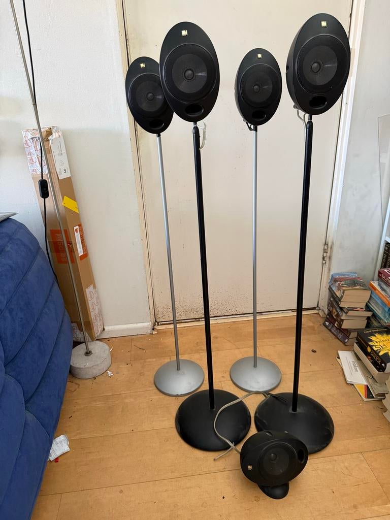 KEF Eitjes Surroundset met 4 staanders, Gebruikt, Surroundset zonder subwoofer, Minder dan 60 watt, Ophalen