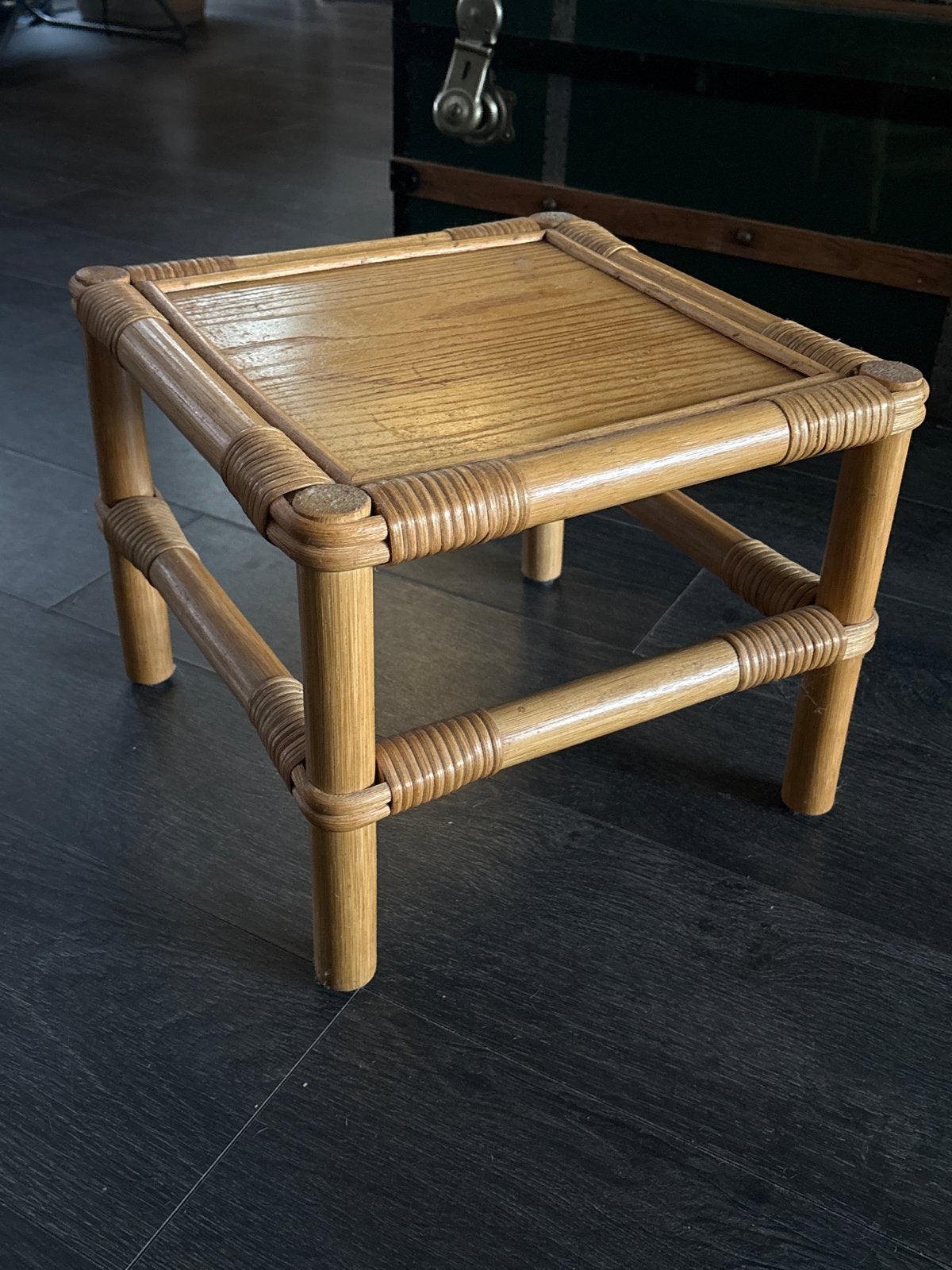 Vintage bamboe bijzettafel/krukje met houten blad, Ophalen, Minder dan 45 cm, Minder dan 55 cm, Gebruikt