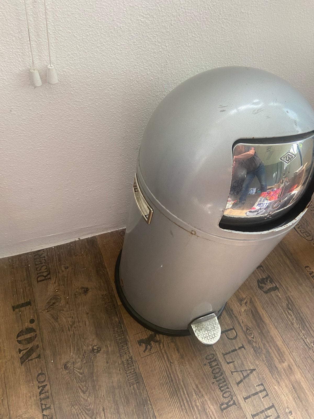 Vinted. Prullenbak, Ophalen, Gebruikt, Met pedaal, 50 tot 75 cm