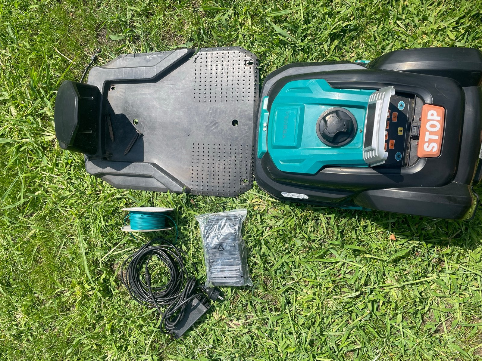 Ferex robotgrasmaaier met laadstation en begrenzingsdraad, Ophalen, Gebruikt, 20 tot 25 cm