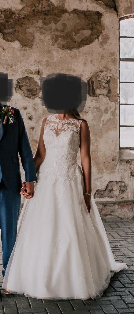 Prachtige trouwjurk met kant en tule, Ophalen, Trouwjurk, Wit, Zo goed als nieuw