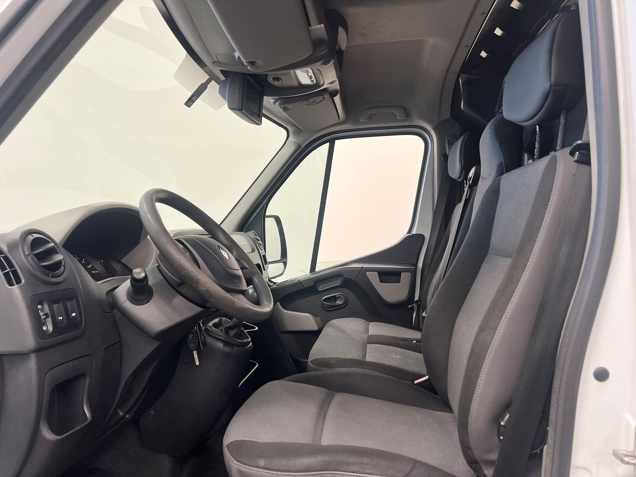 Renault Master T35 2.3 dCi L2H2, Voorwielaandrijving, Gebruikt, 4 cilinders, 1865 kg