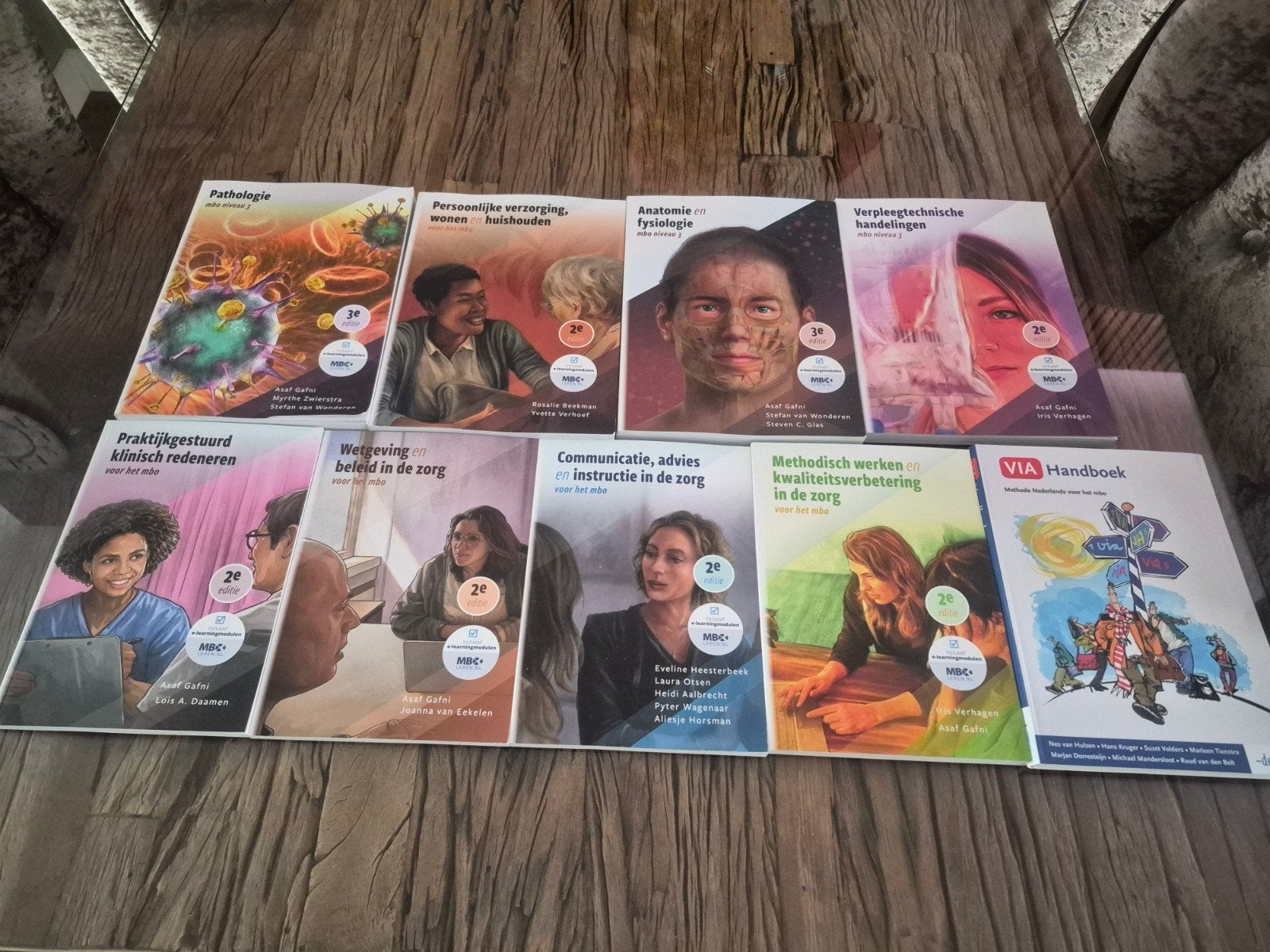 Nieuwe schoolboeken verzorgende ig niveau 3, Ophalen of Verzenden, Zo goed als nieuw, Overige niveaus, Huishoudkunde of Verzorging