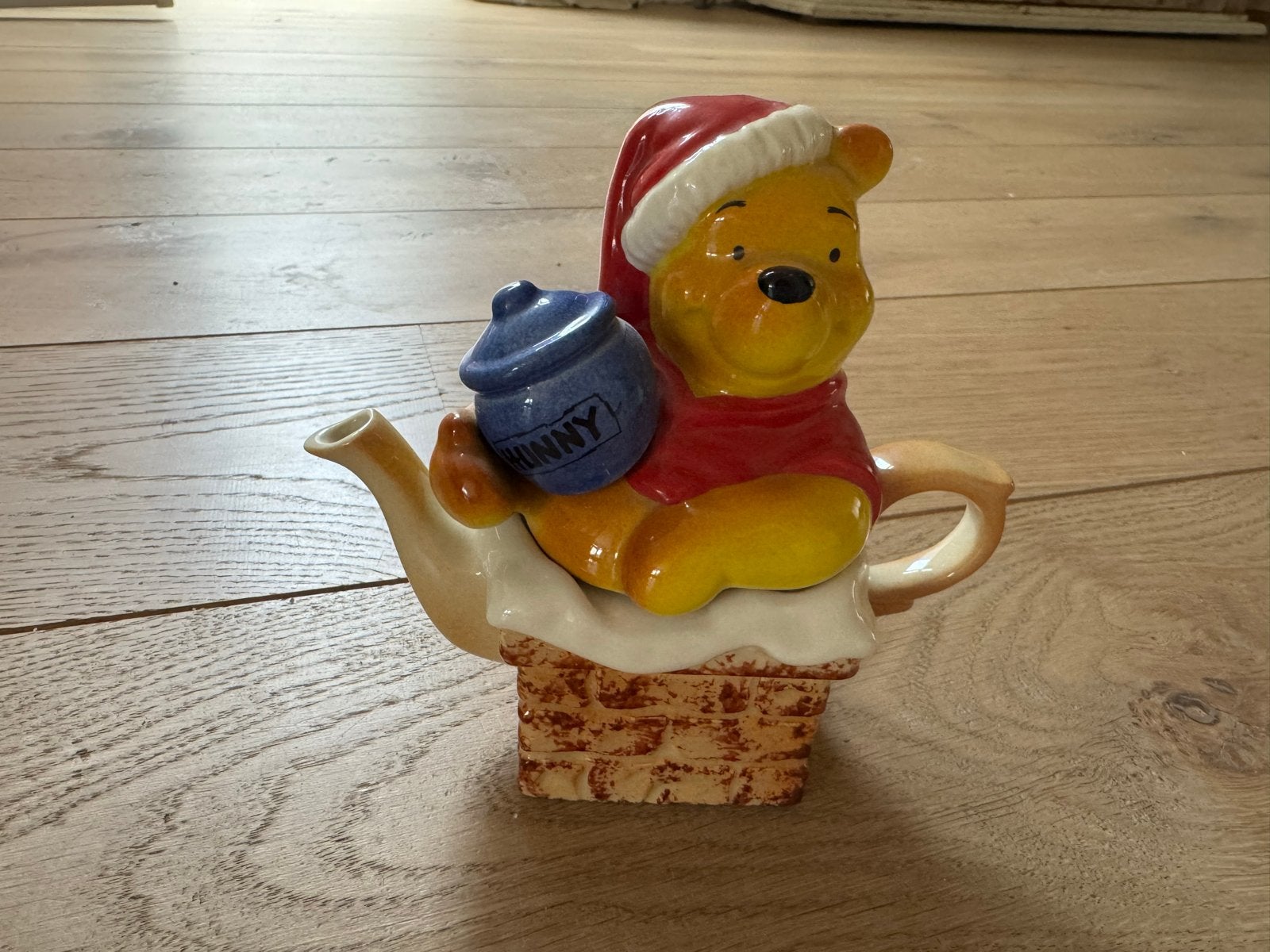 Limited Edition Winnie de Poeh Theepot - Disney Kerst, Ophalen of Verzenden, Winnie de Poeh of vrienden, Zo goed als nieuw, Servies