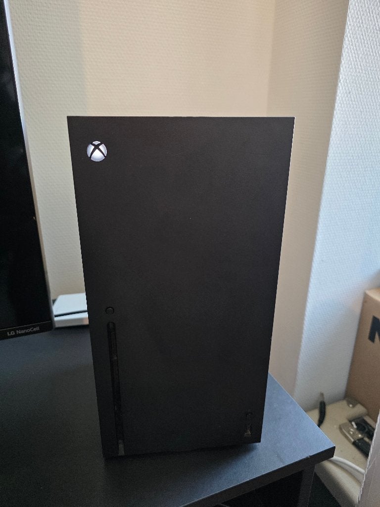 Xbox series X With Games and Accessories, Spelcomputers en Games, Ophalen, Zo goed als nieuw