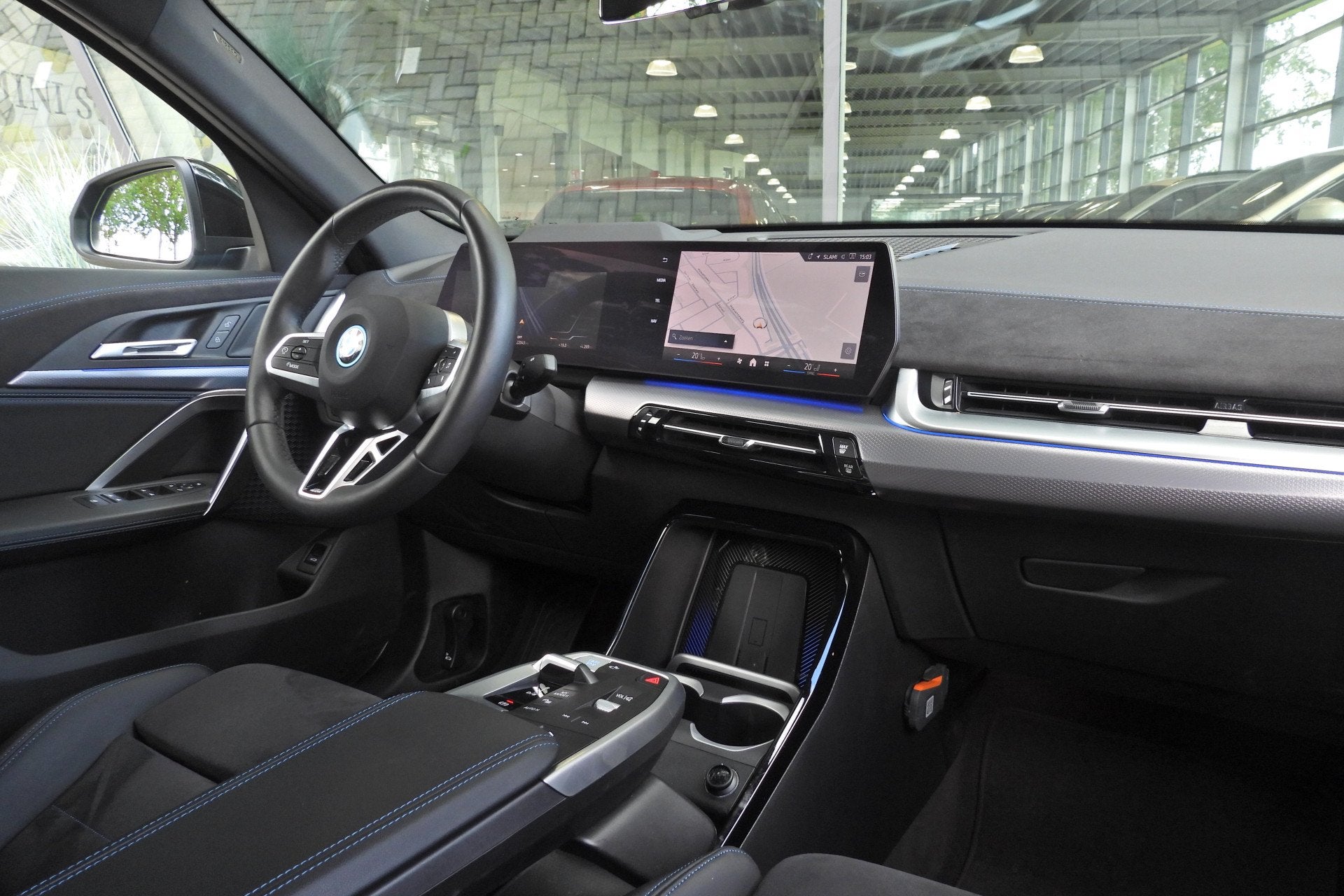 BMW iX2 xDrive30 M Sport / Comfort Access / Sportstoelen / S, Auto's, BMW, Dealer onderhouden, Zwart, Met garantie (alle), 24 min