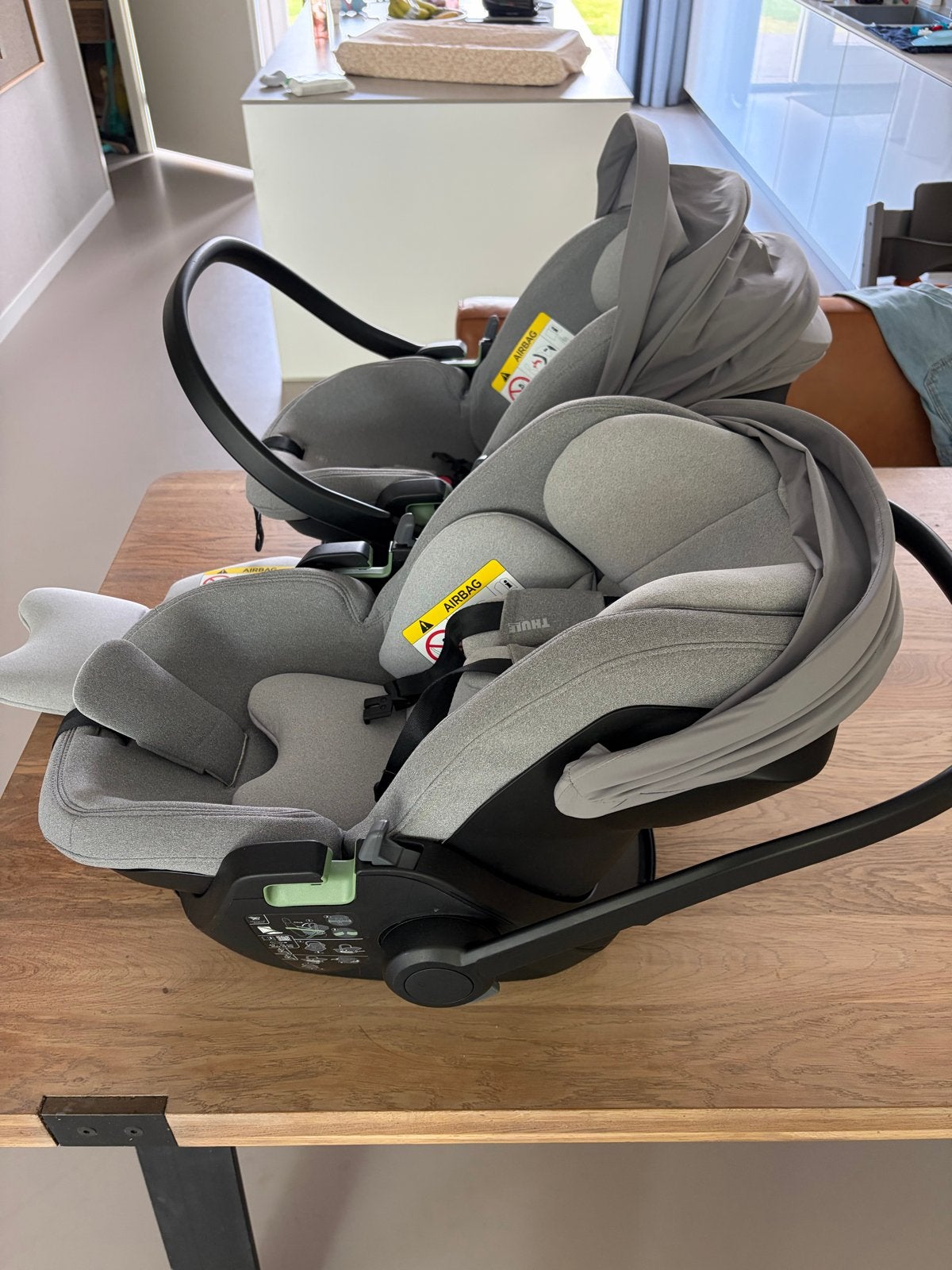 Thule autostoeltjes (2 stuks) ideaal voor tweeling!, Kinderen en Baby's, Autostoeltjes, Autogordel, Zijbescherming, Zo goed als nieuw