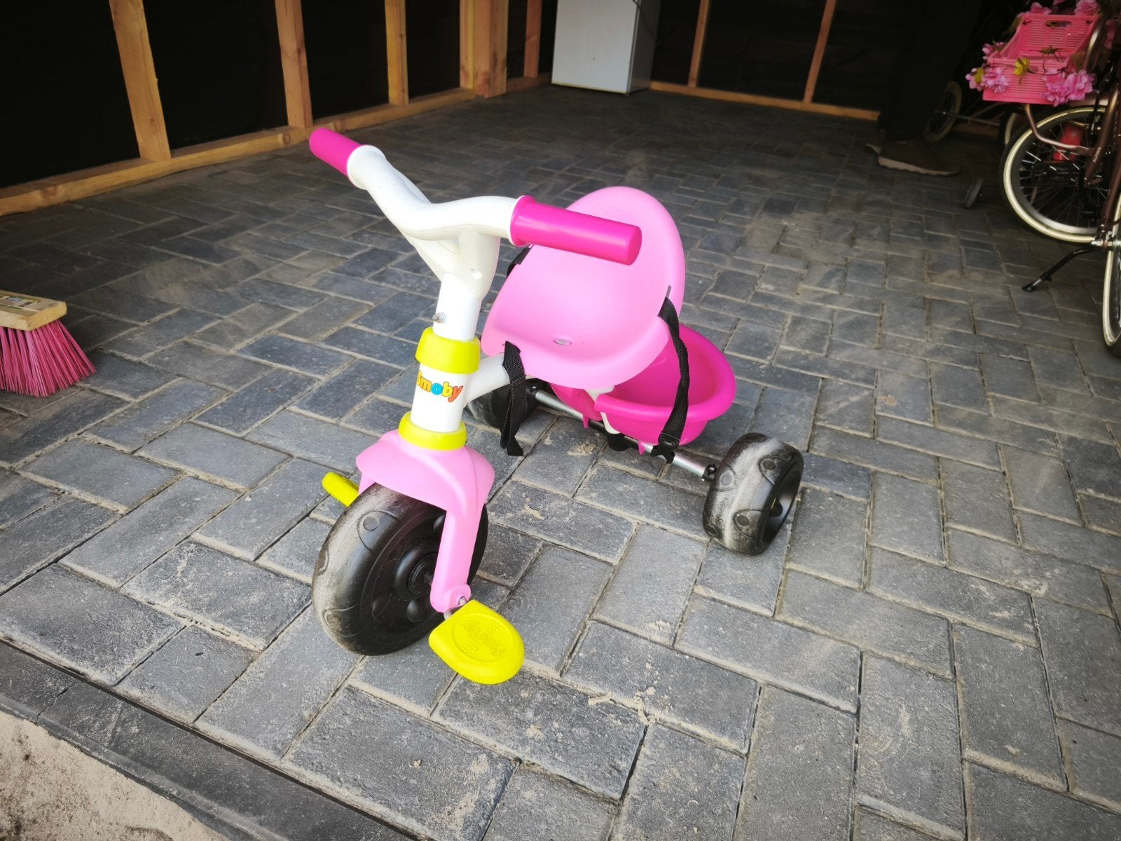 Roze driewieler met duwstang - Smoby, Fietsen en Brommers, Fietsen | Driewielers, Gebruikt, Duwstang, Ophalen