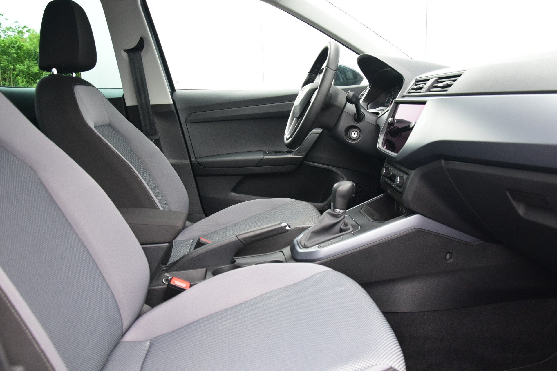 SEAT Arona 1.0 TSI Style Automaat Navi/Carplay Priv/Glass Ec, Auto's, Dealer onderhouden, Stof, 116 pk, Bedrijf