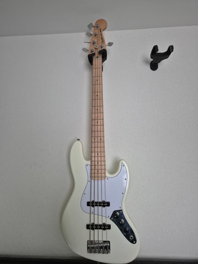 Squier affinity jazz bass V, Ophalen of Verzenden, Zo goed als nieuw, Elektrisch, 5-snarig