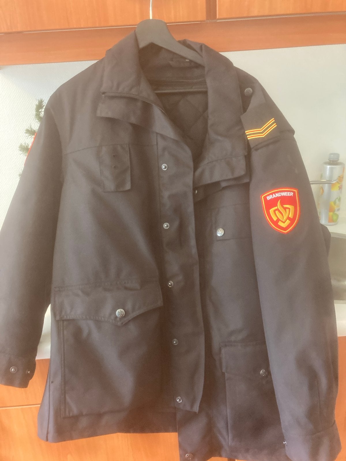 Oude brandweerkas - origineel gebruikt door de brandweer, Ophalen of Verzenden, Overige soorten, Nederland, Kleding of Schoenen
