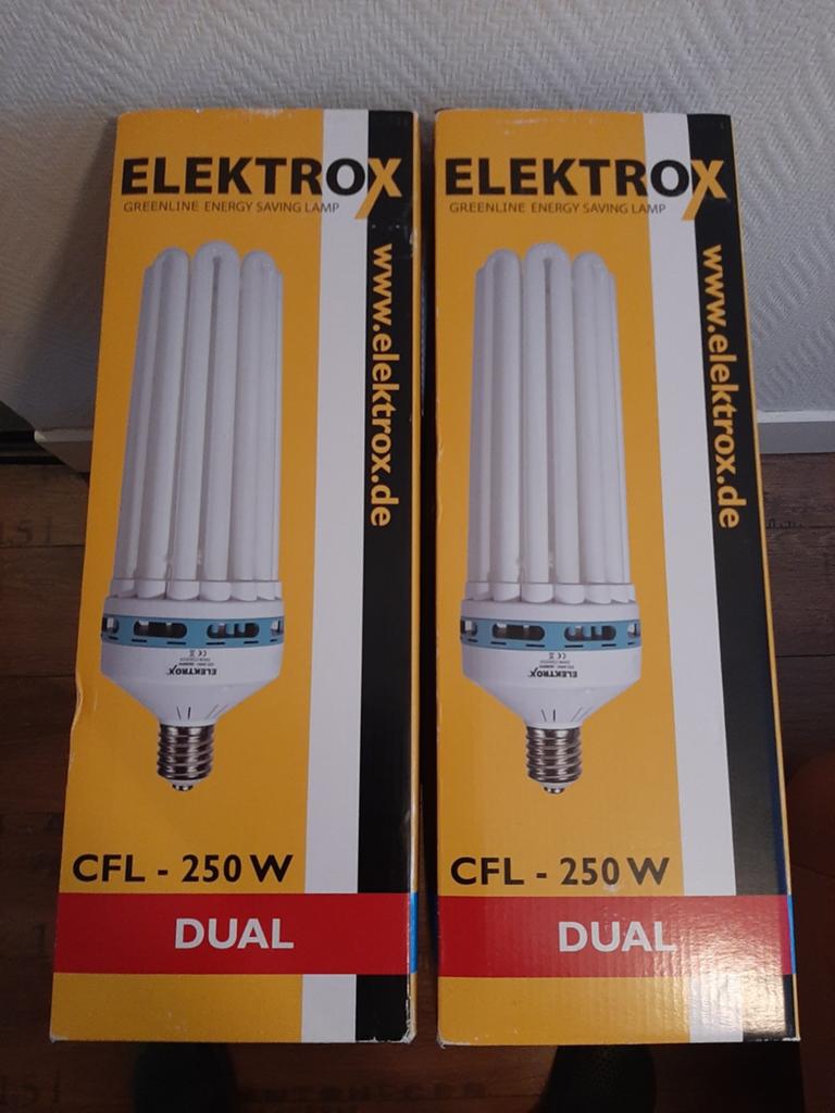 Kweeklampen 2 stuks Elektrox CFL- 250W, Ophalen of Verzenden, Nieuw, Kweeklamp