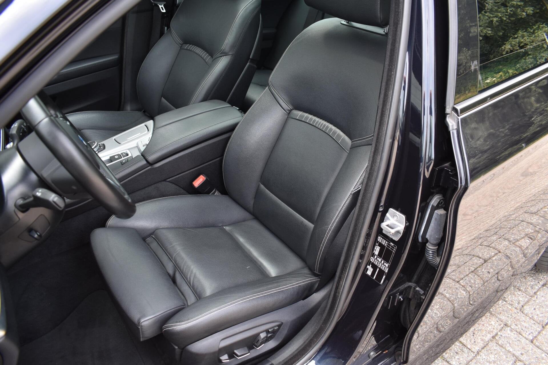 Foto 12 van BMW 5-serie Touring 520i High Executive | Pano | Trekhaak |