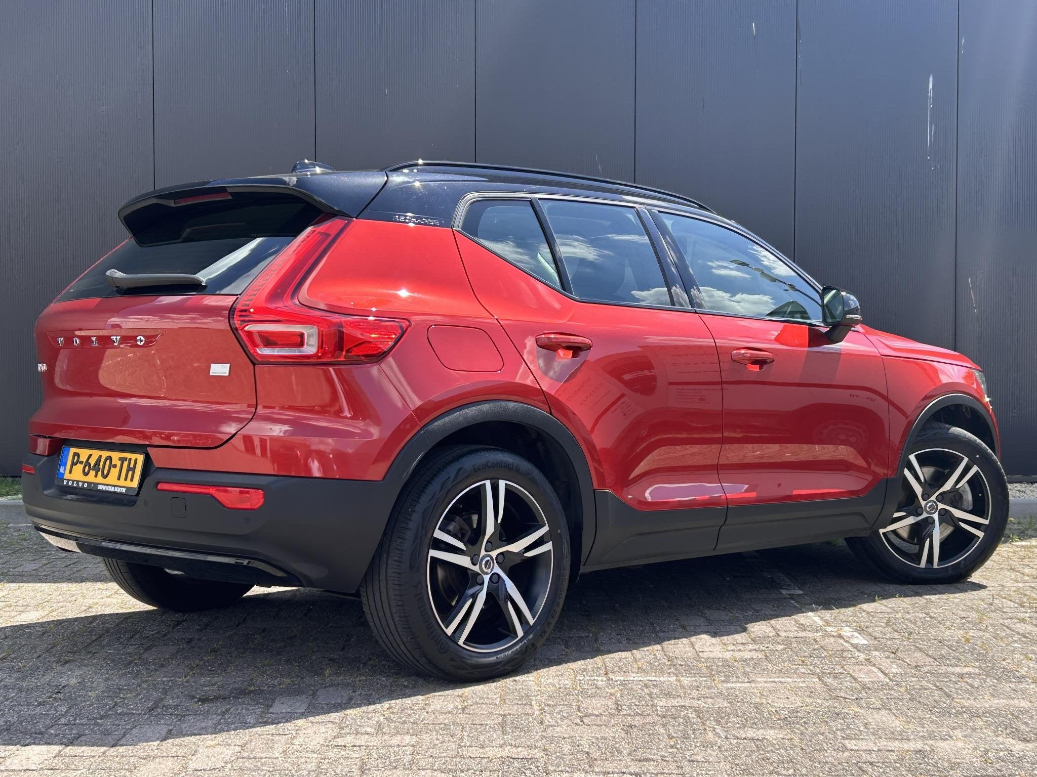 Volvo XC40 1.5 T4 Recharge R-Design Expression Adaptieve cru, Stof, Euro 6, Plug-in hybride, Hybride Elektrisch/Benzine