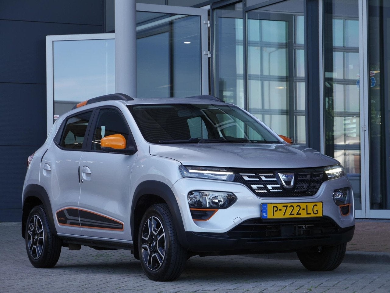 Dacia Spring Expression 27 kWh | Achteruitrijcamera | Parkee, Auto's, Automaat, Gebruikt, 4 stoelen, 45 pk