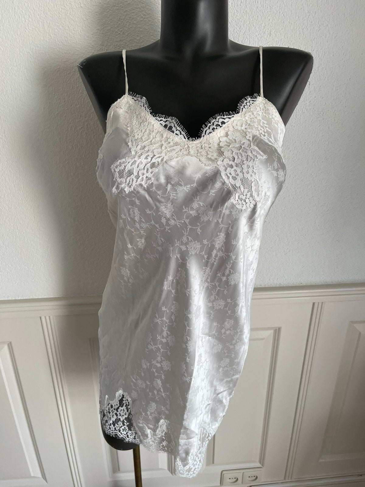 Lise charmel slipdress eu 46 is van  70% zijde, Kleding | Dames, Verzenden, Overige kleuren, Nachtkleding