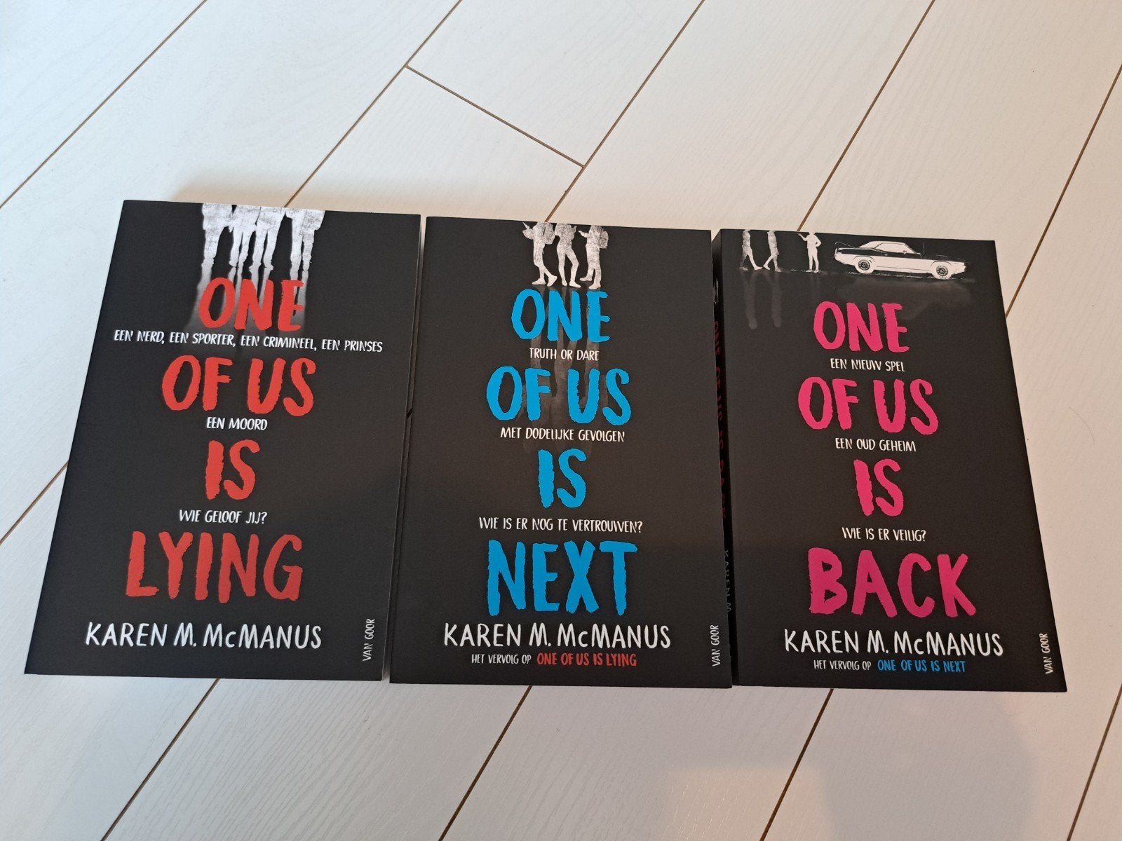 One of Us boekenreeks - Karen M. McManus (3 boeken), Ophalen of Verzenden, Zo goed als nieuw, Karen M. McManus