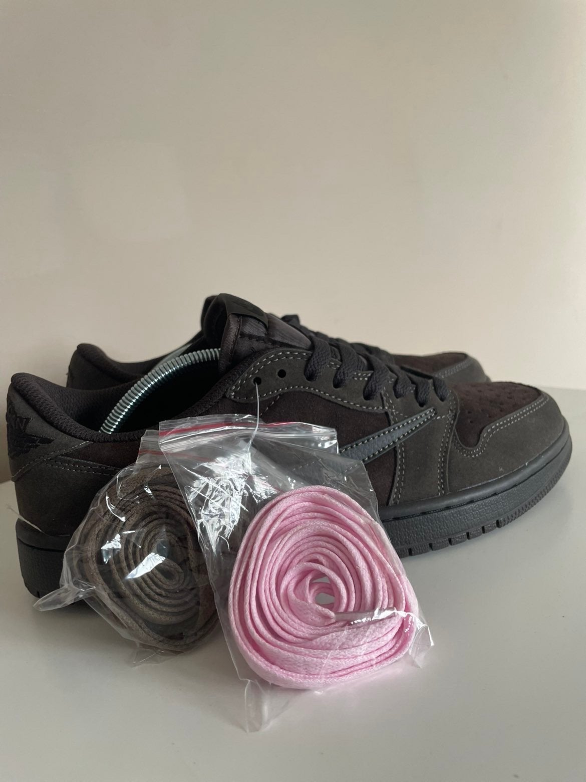 Traviss scott, Bruin, Sportschoenen, Nieuw, Ophalen of Verzenden