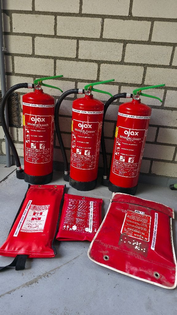 TE HUUR: Schuimblussers en blusdekens, Ophalen, Nieuw, Brandblusser