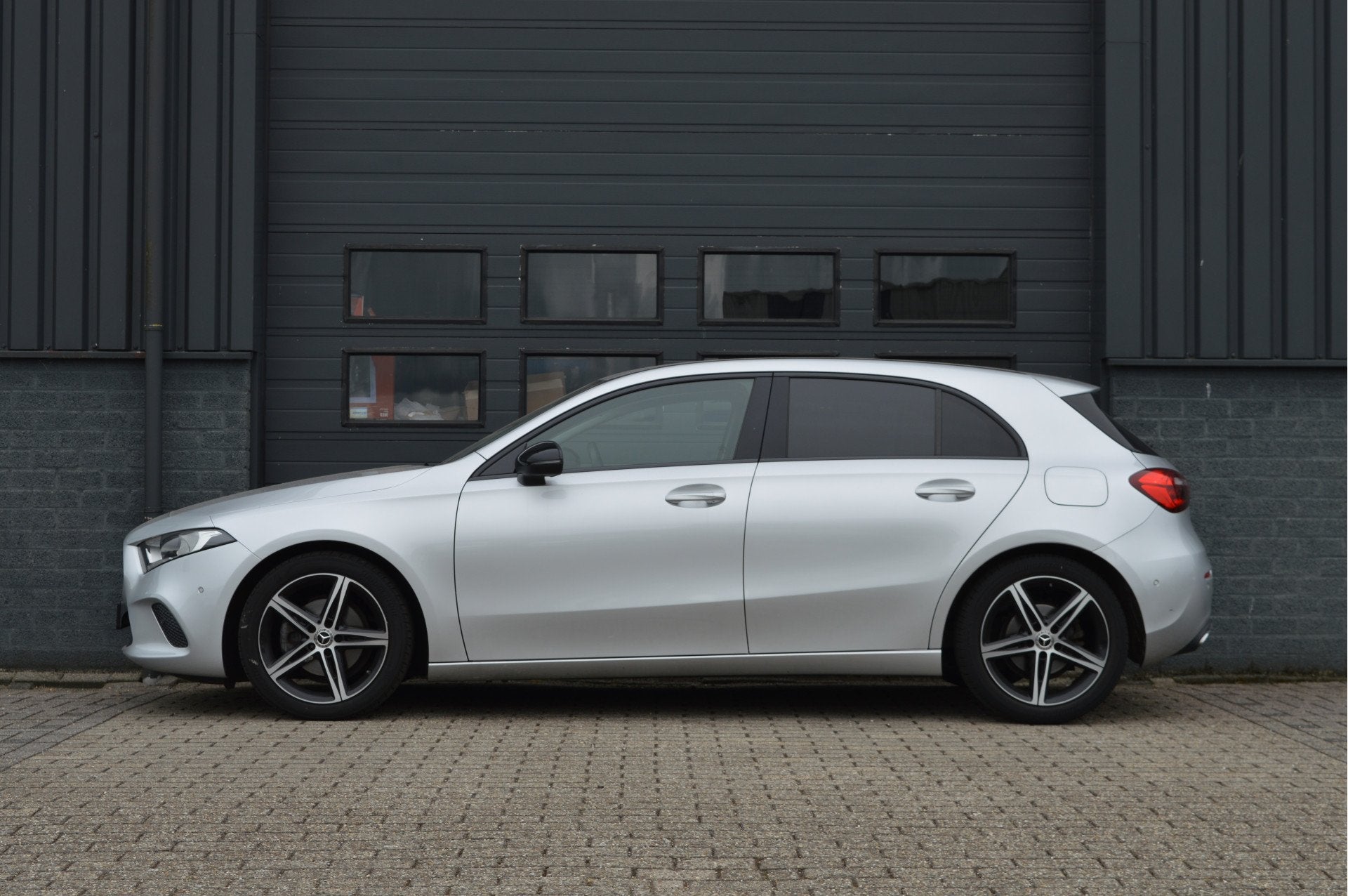 Mercedes-Benz A-Klasse 180 Business Solution (bj 2019), Auto's, Mercedes-Benz, Voorwielaandrijving, 136 pk, Gebruikt, Met garantie (alle)