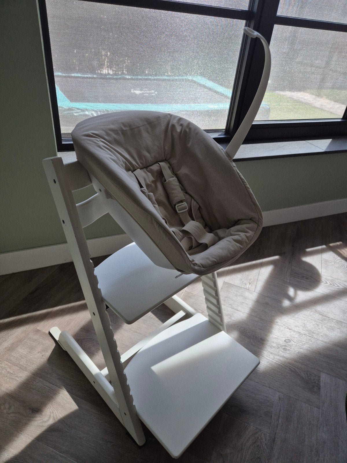 Stokke kinderstoel wit met baby- en kinderzitje, Ophalen, Zo goed als nieuw, Meegroeistoel, Stoelverkleiner