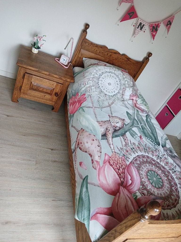 Handgemaakte eikenhouten bed en nachtkastje, Ophalen