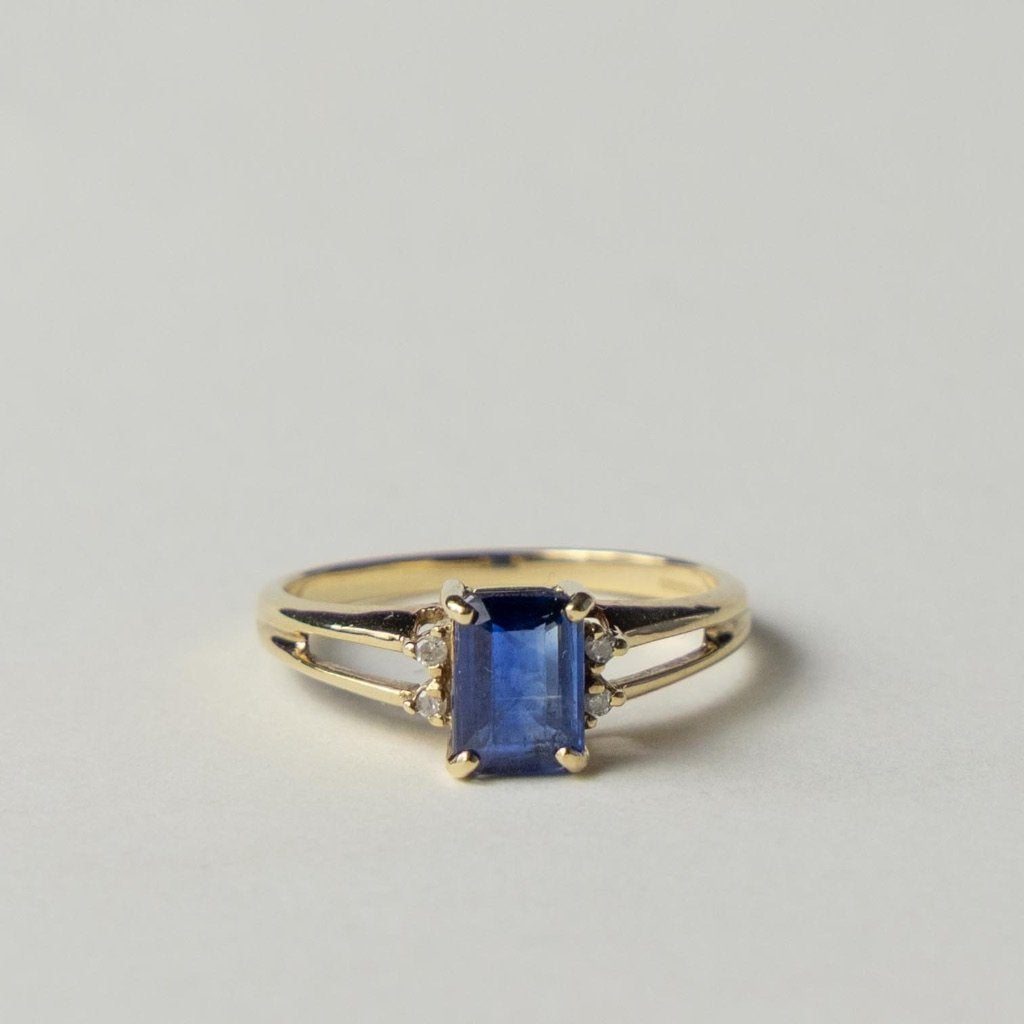 vintage 9 karaat gouden saffier en diamant ring, Verzenden, Zo goed als nieuw, 17 tot 18, Nvt