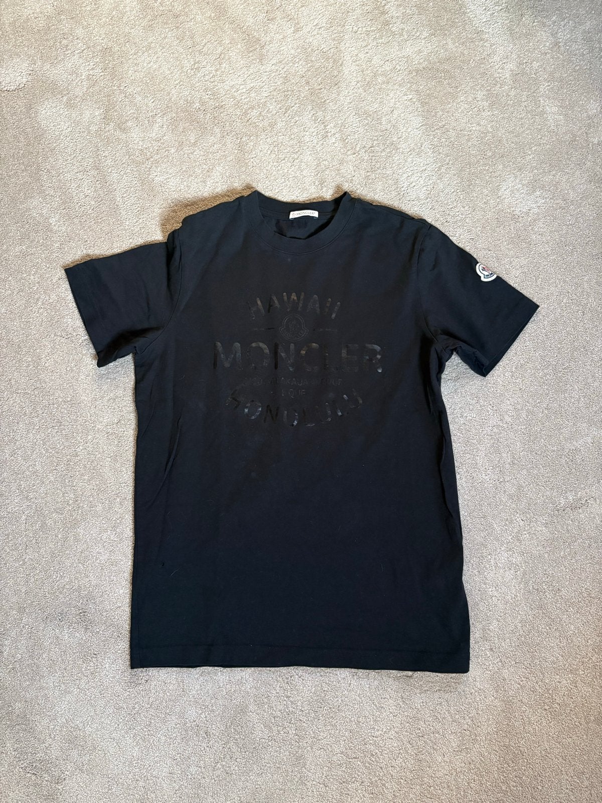 Moncler T-shirt Zwart met Hawaii Honolulu Opdruk, Ophalen of Verzenden, Zo goed als nieuw, Maat 46 (S) of kleiner, Zwart