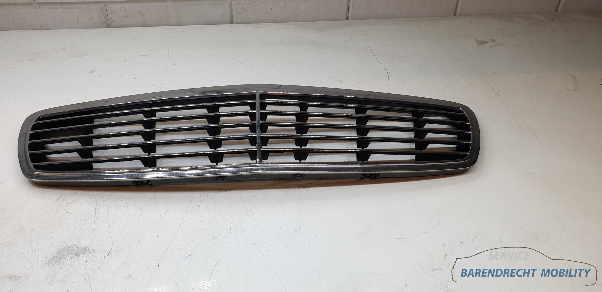 Grille Mercedes W211 S211 E Klasse avantgarde A2118800583 or