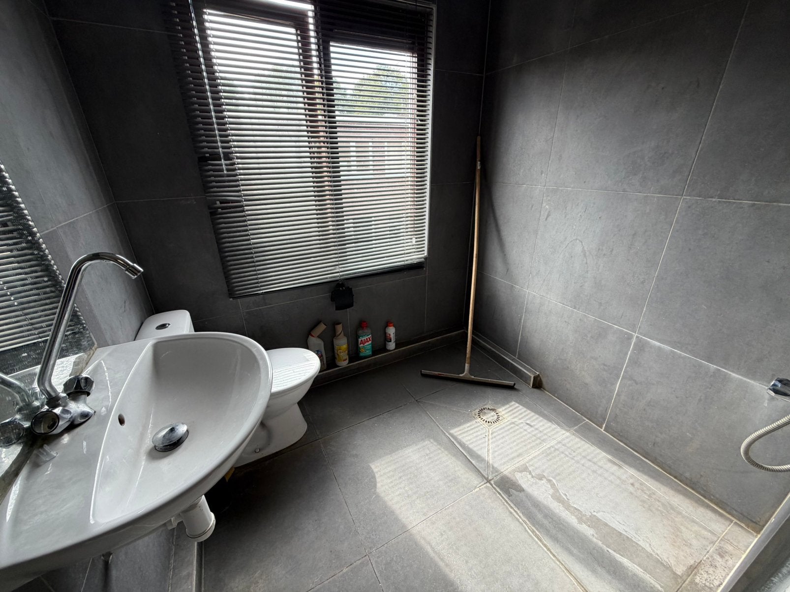 Te huur kamer 1 persoon €750 borg €750 alleen voor mannen!