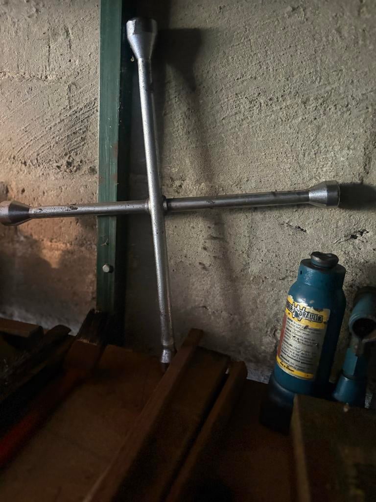 Kruissleutel voor autovelgen, Doe-het-zelf en Verbouw, Gereedschap | Handgereedschap, Ophalen of Verzenden, Gebruikt