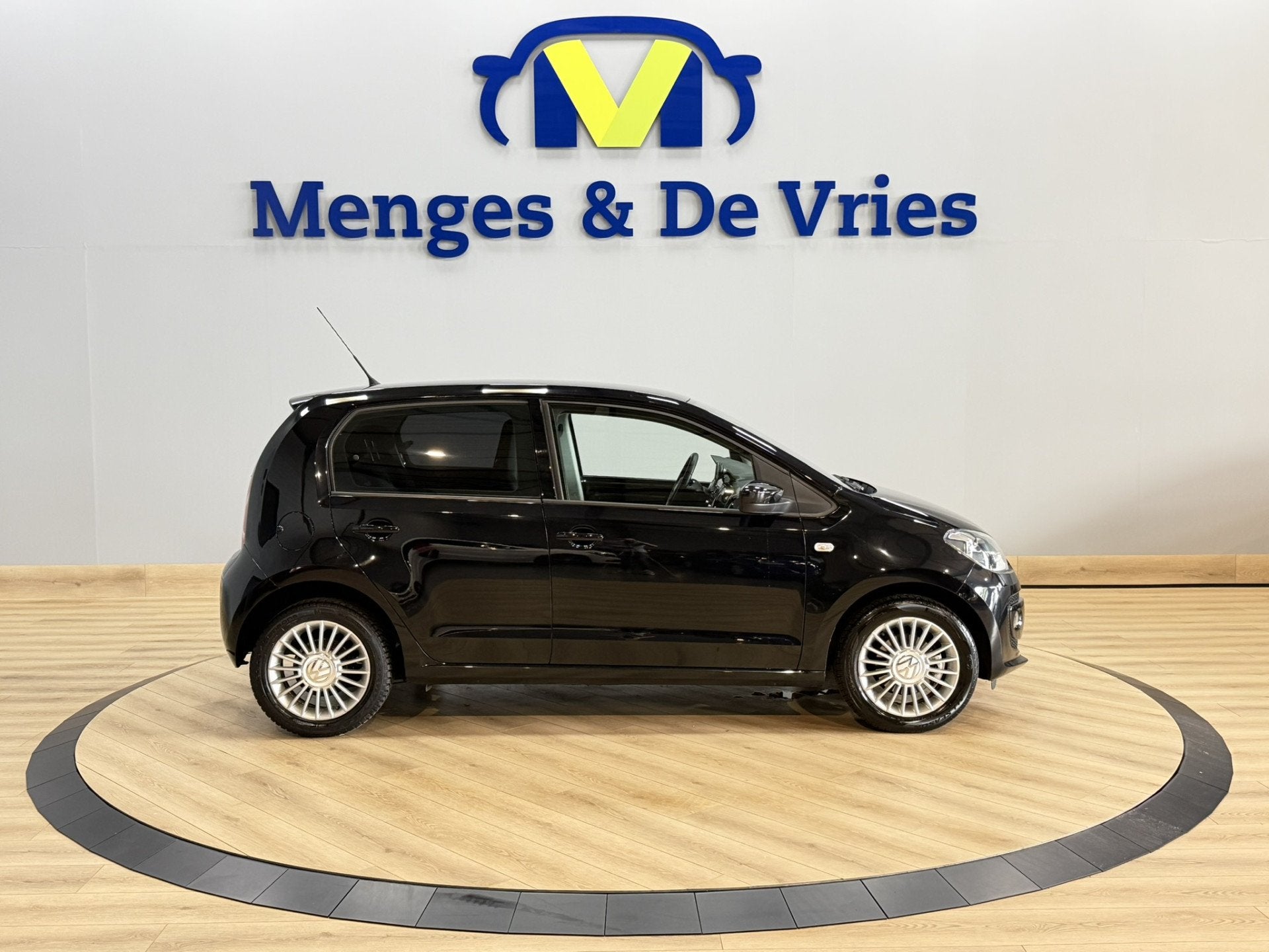 Volkswagen up! 1.0 move up! BlueMotion Airco | Cruise Contro, Auto's, Volkswagen, Stof, Gebruikt, 4 stoelen, Zwart