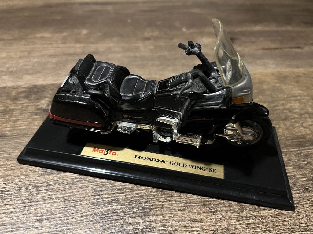 Maisto Honda Gold Wing SE schaal 1:18, Ophalen of Verzenden, Zo goed als nieuw, Motor
