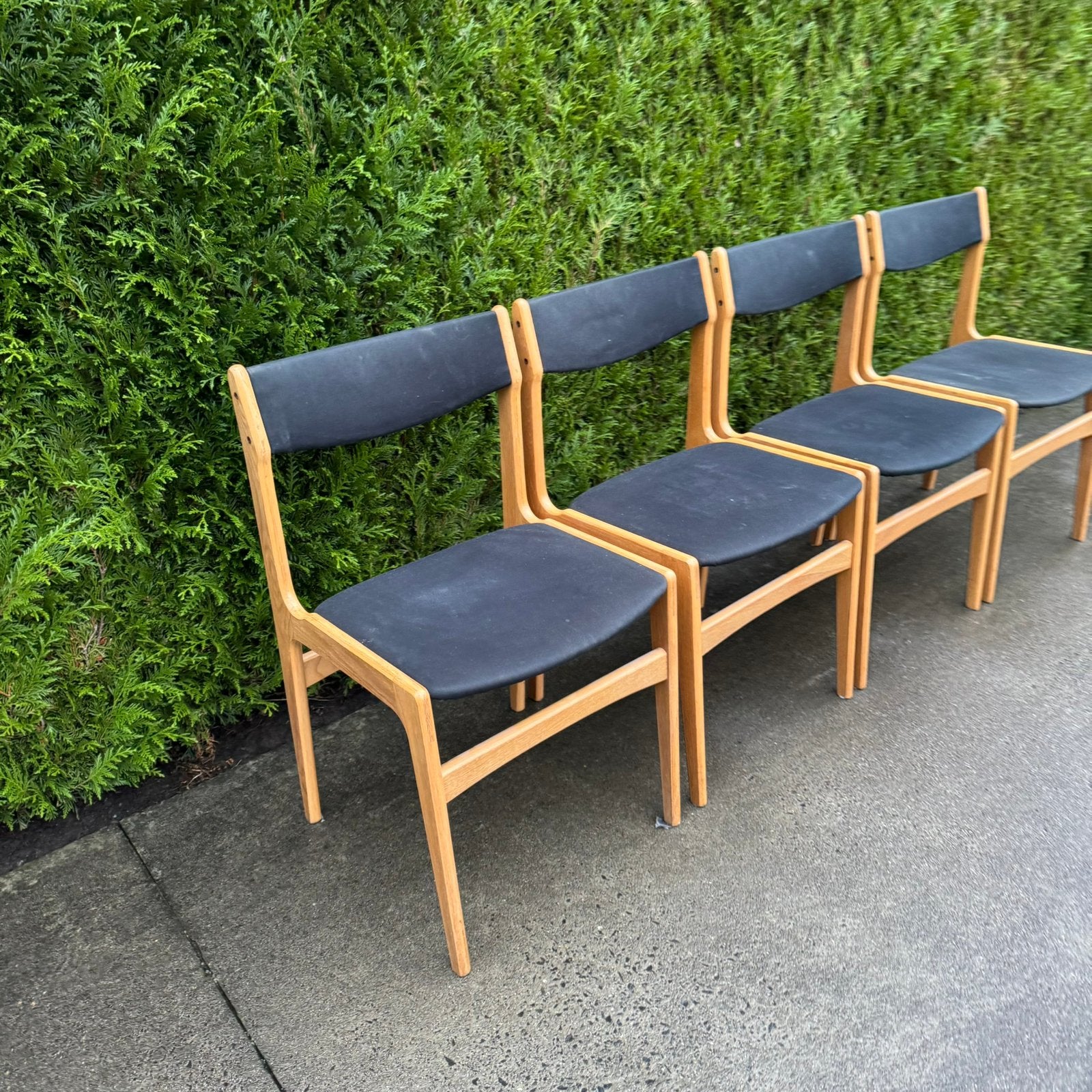 Vintage set (4) houten stoelen, Ophalen, Zo goed als nieuw, Bruin