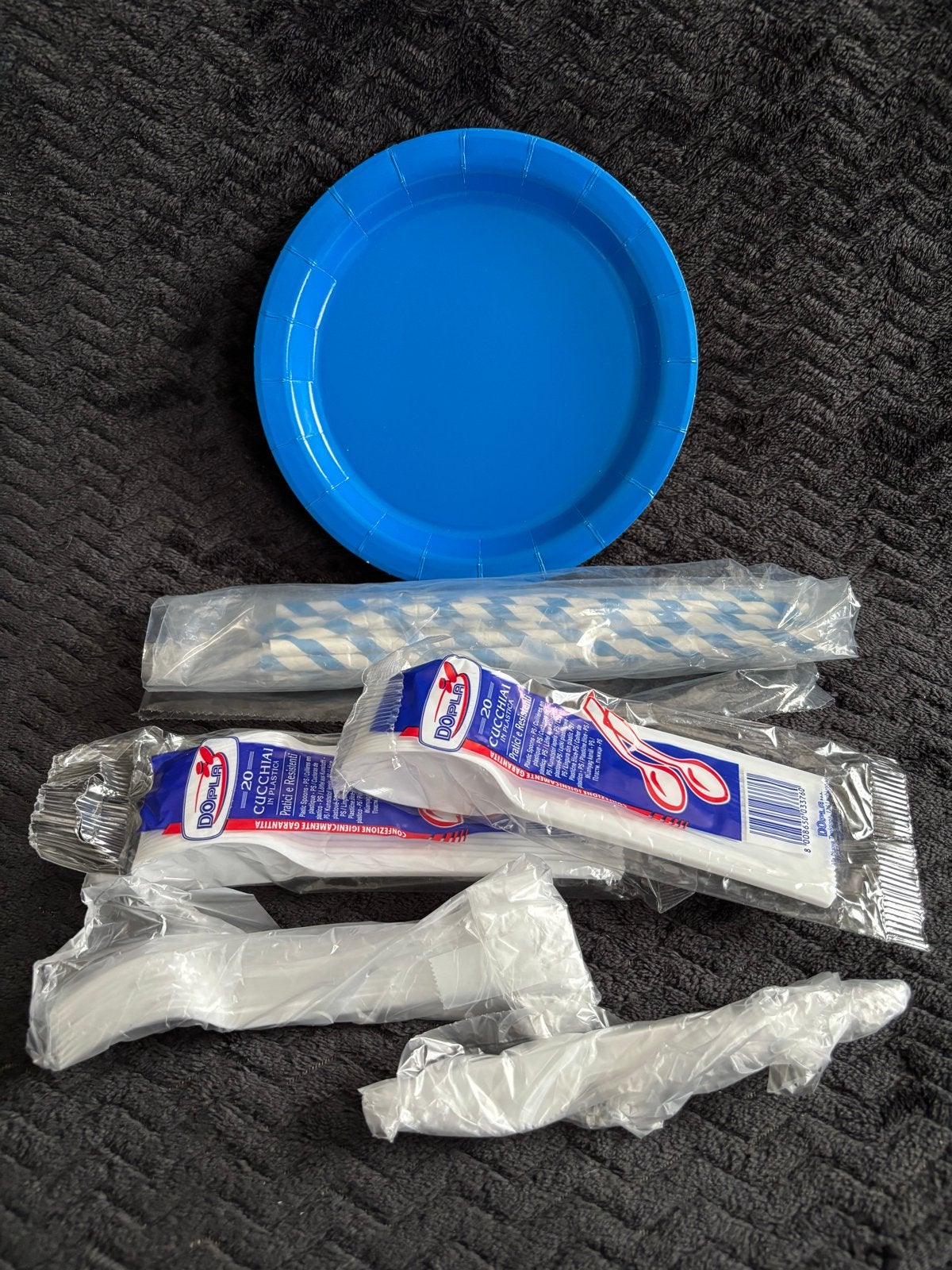 Wegwerp servies blauw/wit: borden, bestek en rietjes, Ophalen of Verzenden, Nieuw, Feestartikel, Verjaardag