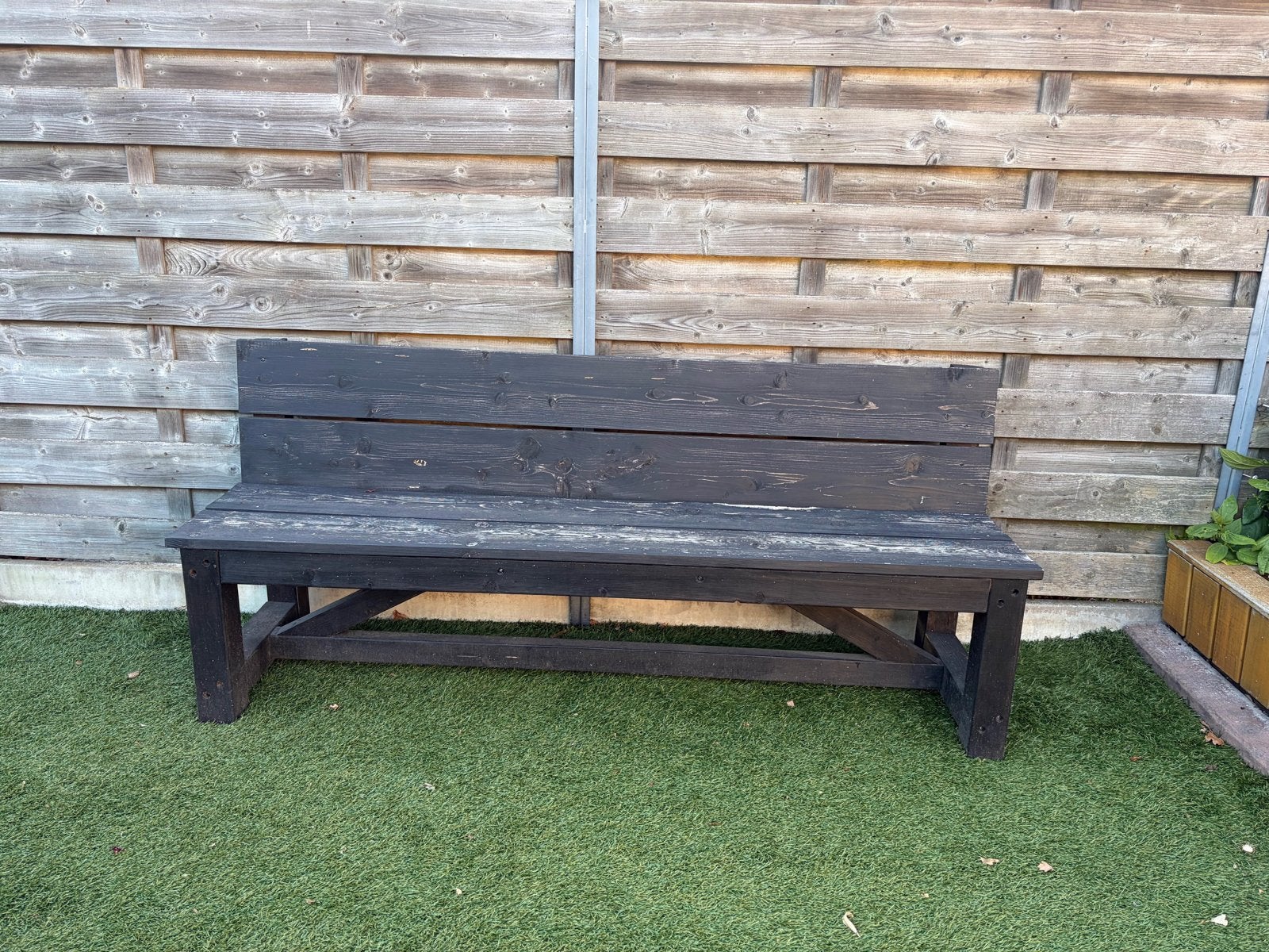 Zwarte houten tuinbank - Robuust en comfortabel, Tuin en Terras, Ophalen of Verzenden, Gebruikt, Hout
