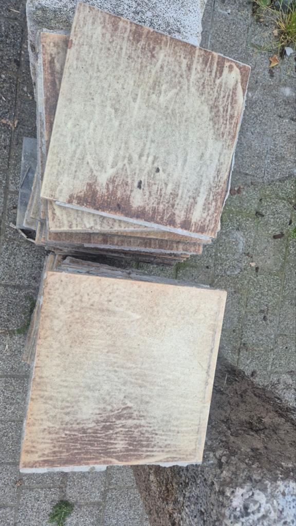 Gratis oude retro vloertegels, Doe-het-zelf en Verbouw, Tegels, Gebruikt, Vloertegels, Overige materialen, 20 tot 40 cm, 20 tot 40 cm