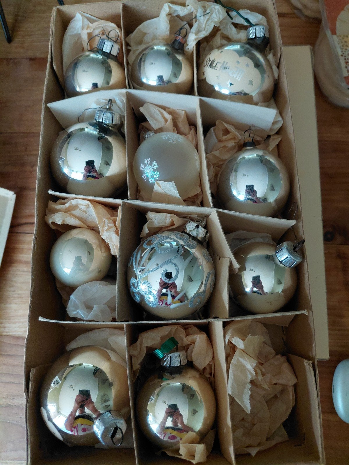 Antieke oude glazen kerstballen, Ophalen