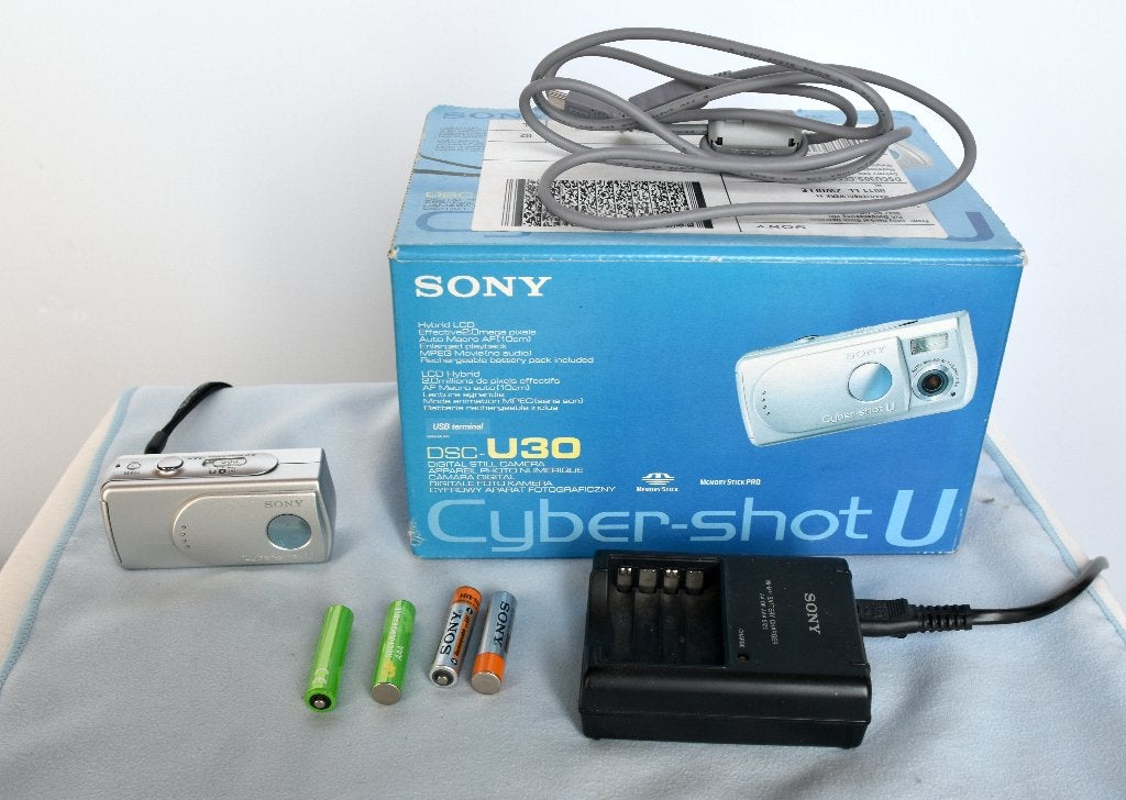 Sony Cyber-shot DSC-U30: digitale compact camera, Japan, 2 megapixels, Ophalen of Verzenden, Zo goed als nieuw