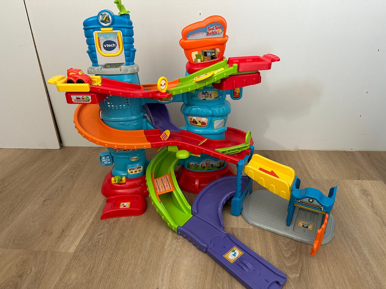 V tech toet toet auto’s 3 banen, 8 auto’s en wegstukken, Kinderen en Baby's, Speelgoed | Vtech, Ophalen, Zo goed als nieuw, 2 tot 4 jaar