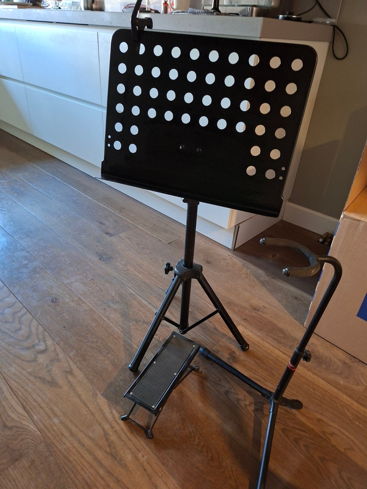 Muziekstandaard, gitaarstandaard en voetenbankje, Ophalen, Gebruikt, Muziekstandaard, Gitaar