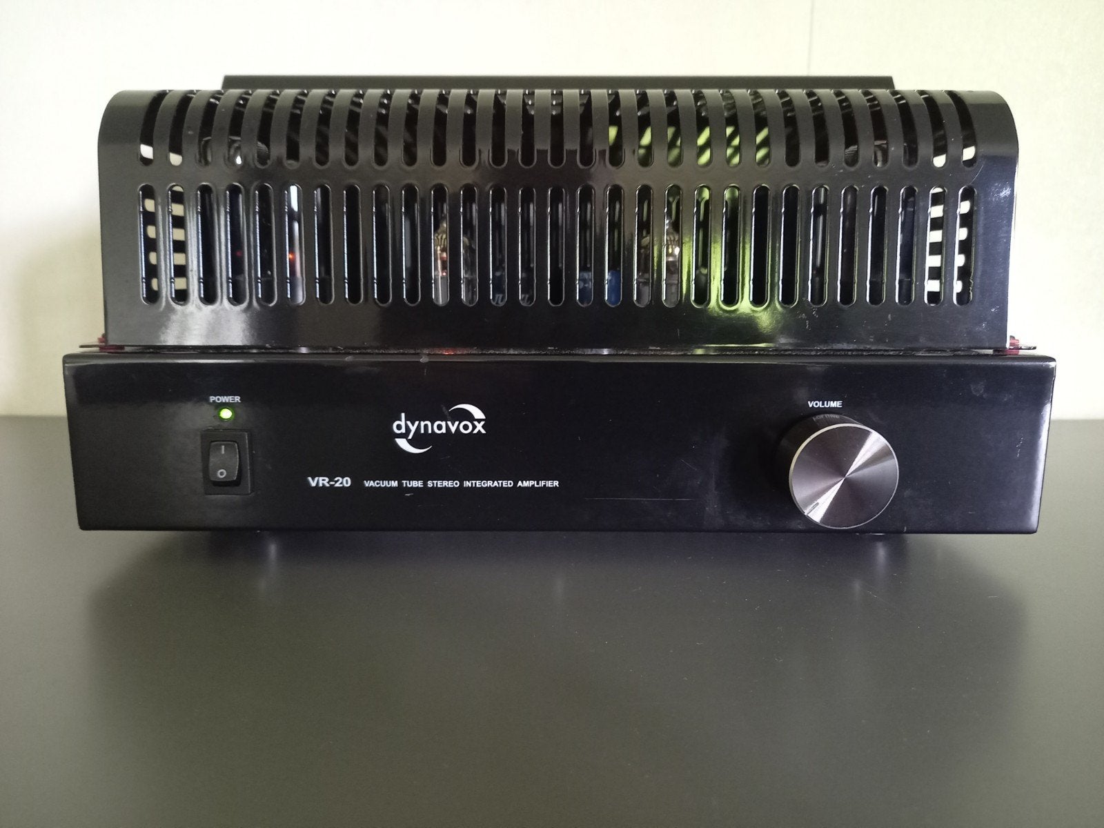 DYNAVOX VR20 INTEGRATED TUBE-AMPLIFIER 2 X 10 WATT CLASS-A, Audio, Tv en Foto, Versterkers en Receivers, Ophalen, Zo goed als nieuw