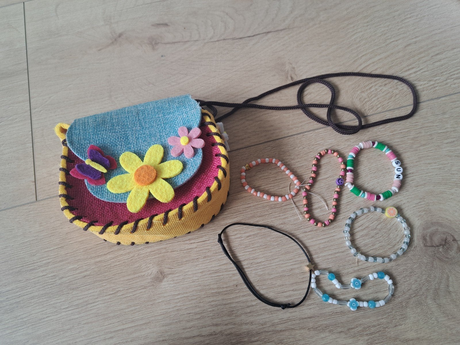 Leuke tasje met armbandjes, Overige materialen, Gebruikt, Blauw, Ophalen of Verzenden