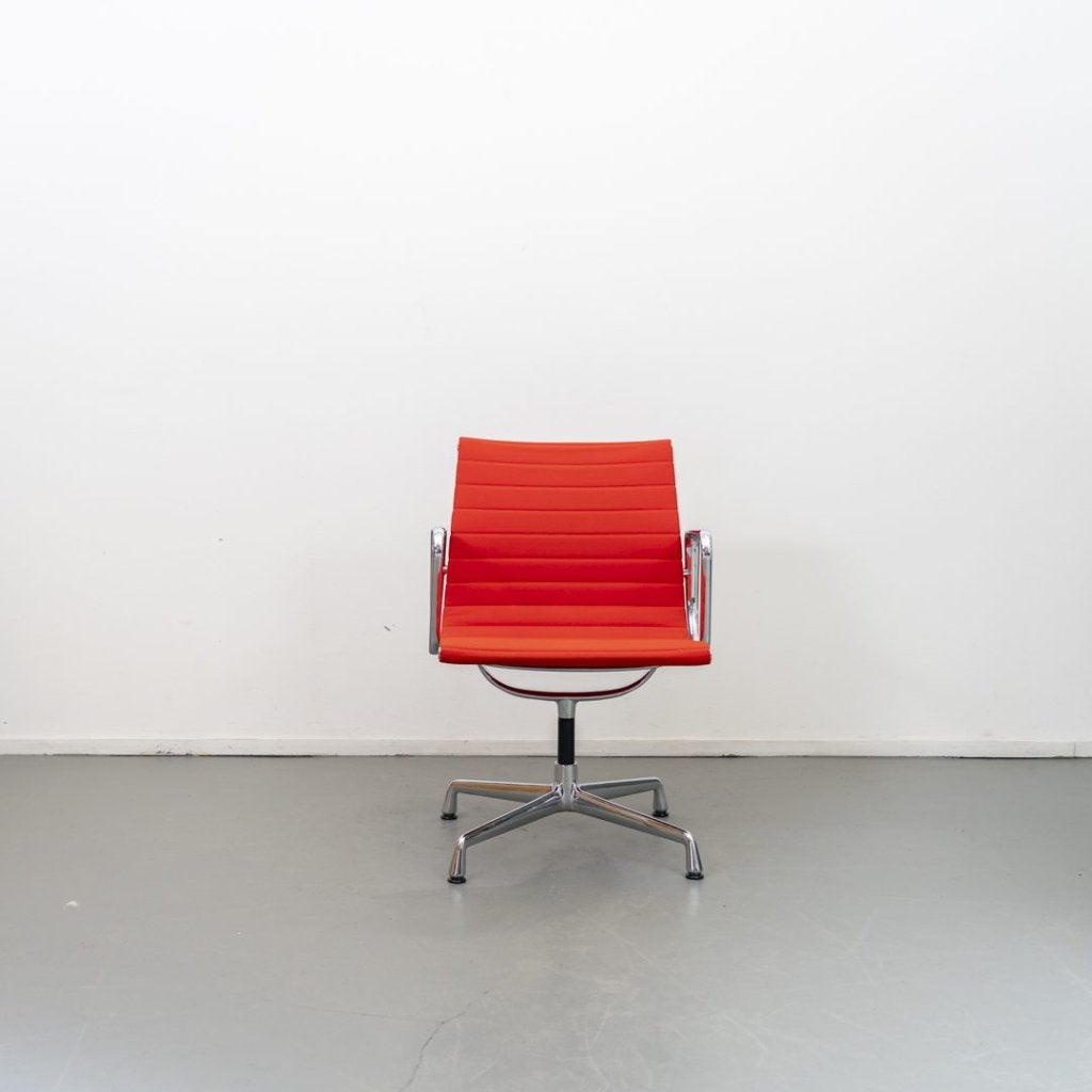Vitra Eames EA 108 Stoel Rood Hopsak - Chroom, Niet ingevuld, Zo goed als nieuw, Niet ingevuld, Niet ingevuld