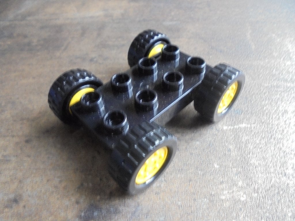 Lego Duplo Car Base 2x4 with Fixed Axles (zie foto's) 2, Ophalen of Verzenden, Gebruikt, Losse stenen, Duplo