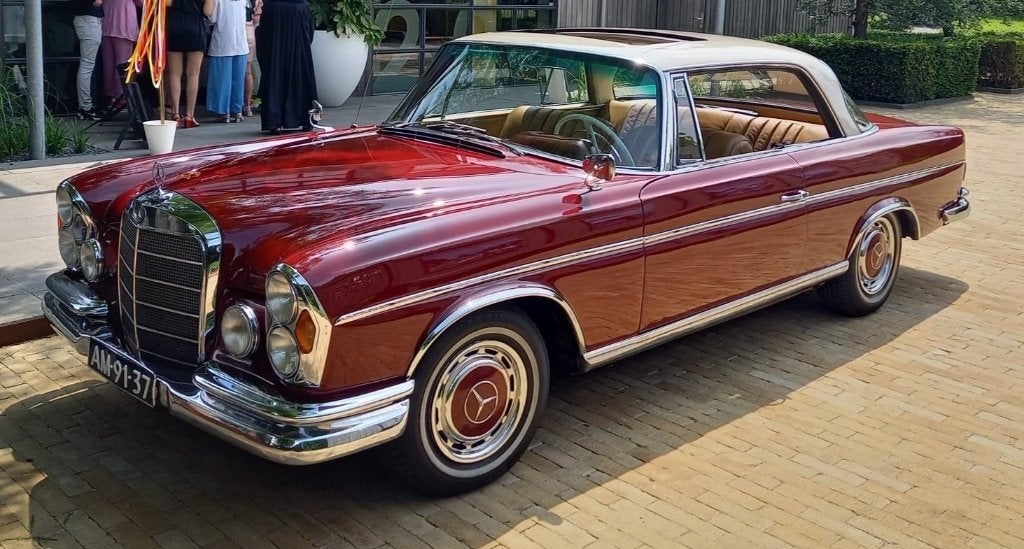 Mercedes W 111 220SE coupe te koop, Achterwielaandrijving, Beige, Lederen bekleding, Handgeschakeld