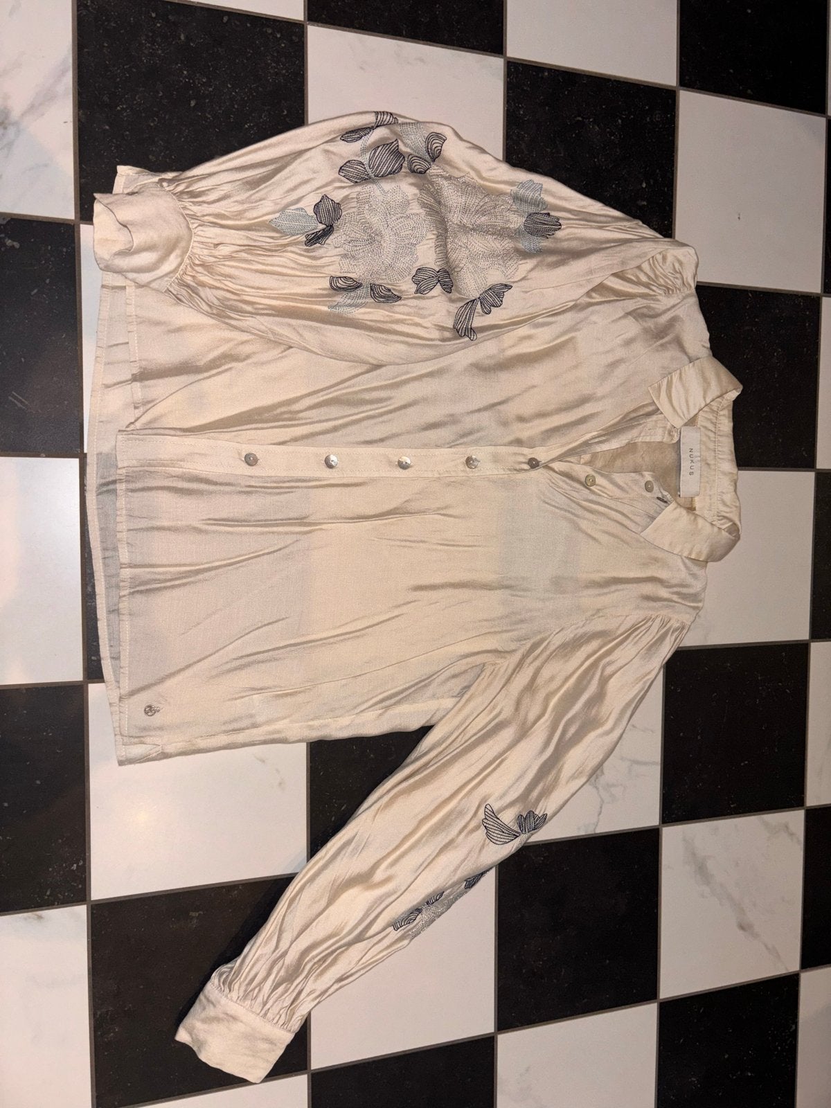 Nukus blouse maat M met borduursels, Kleding | Dames, Ophalen of Verzenden, Zo goed als nieuw, Maat 38/40 (M), Beige