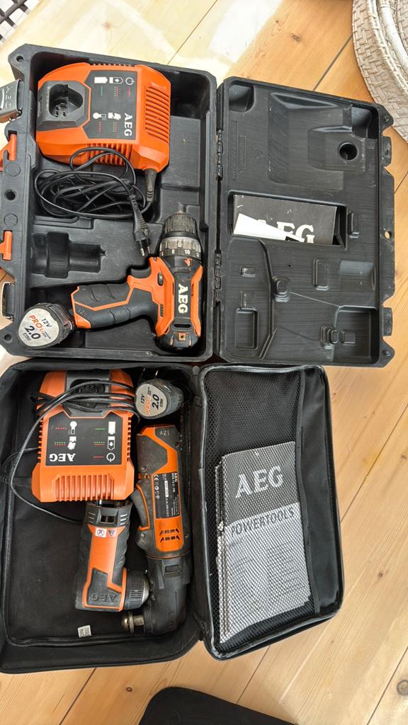AEG Accuboormachine Set met Oplader en Accu's, Ophalen of Verzenden, Gebruikt, Minder dan 400 watt, Boor- en Schroefmachine