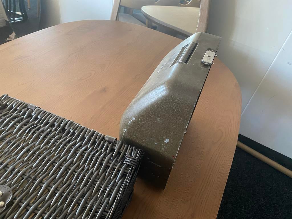 Typemachine werkt goed jaren 50/60 taupe zeer decoratief, Ophalen, Zo goed als nieuw