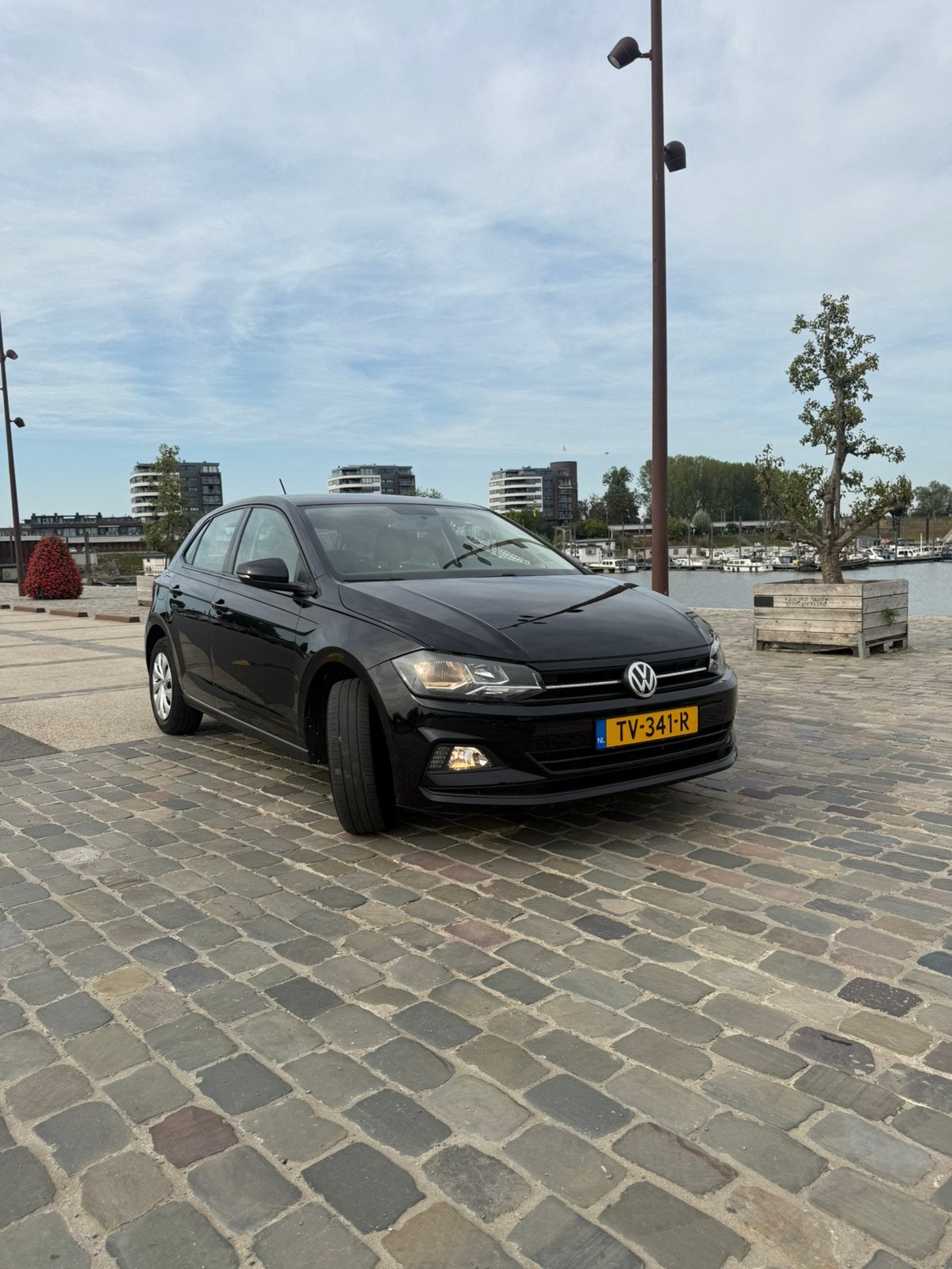 Volkswagen Polo 1.0 TSI 95pk 2018 Zwart, Auto's, Voorwielaandrijving, Stof, 40 €/maand, Zwart